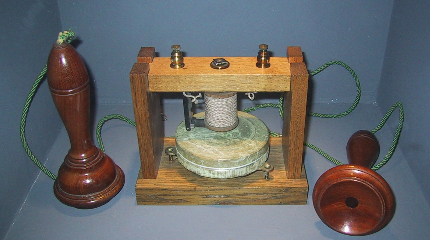 Wer hat das Telefon erfunden? – Telefonmuseum Jena